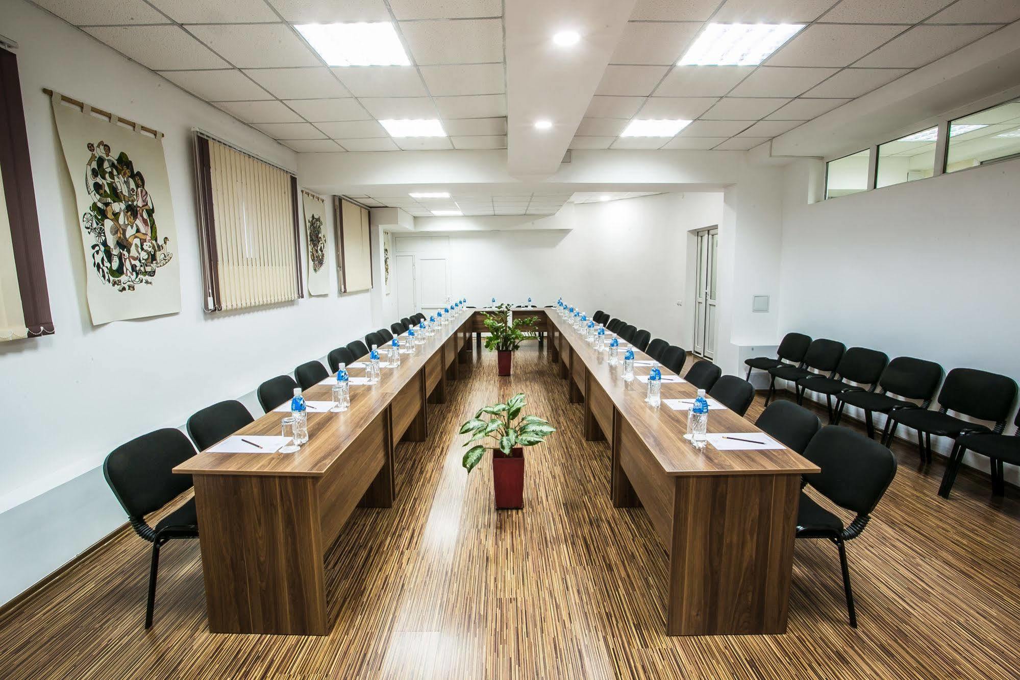 Shah Palace Hotel Bishkek Exterior photo